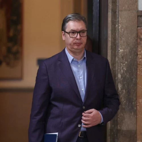 E FUNDIT: Vuçiq jep dorëheqje nga pozita e presidentit