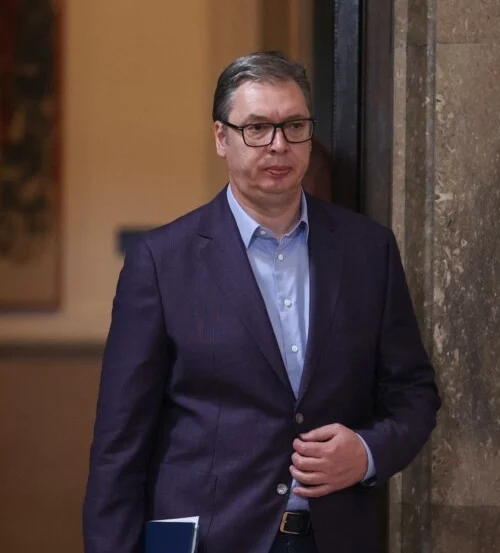 E FUNDIT: Vuçiq jep dorëheqje nga pozita e presidentit