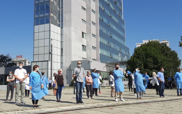 Infermierët e QKUK-së paralajmërojnë protestë, këto janë kërkesat e tyre