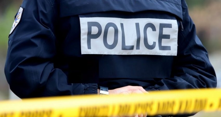 Tragjendi në Vushtrri: Fëmija vdes pasi goditet aksidenalisht me veturë nga babai i tij