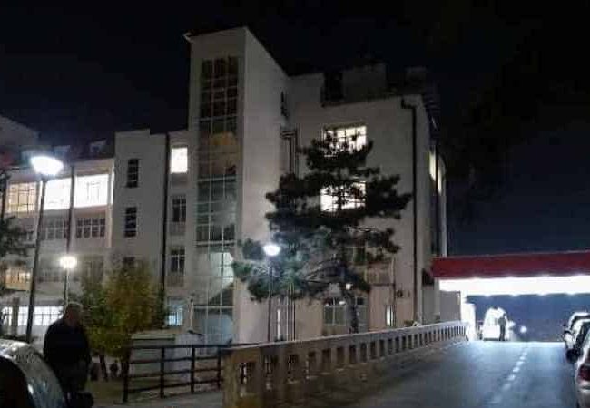 Anashkalimi i mjekësisë familjare po mbingarkon QKUK-në