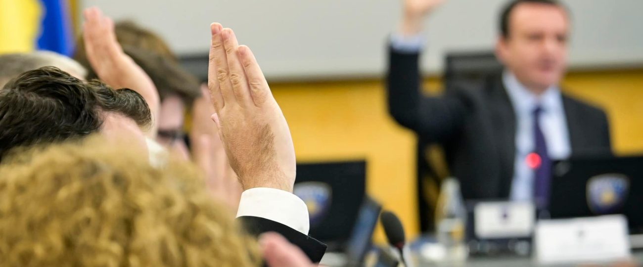 Qeveria e re mban mbledhjen e parë, fillon nga ora 10:00