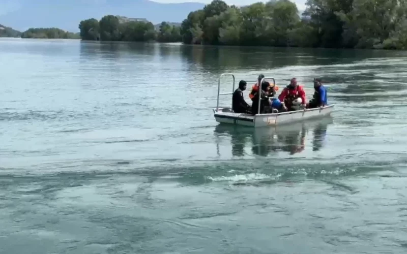 Gjendet edhe trupi i djalit 3-vjeçar i familjes Arrazi, kërkimet po vazhdojnë për trupin e nënës