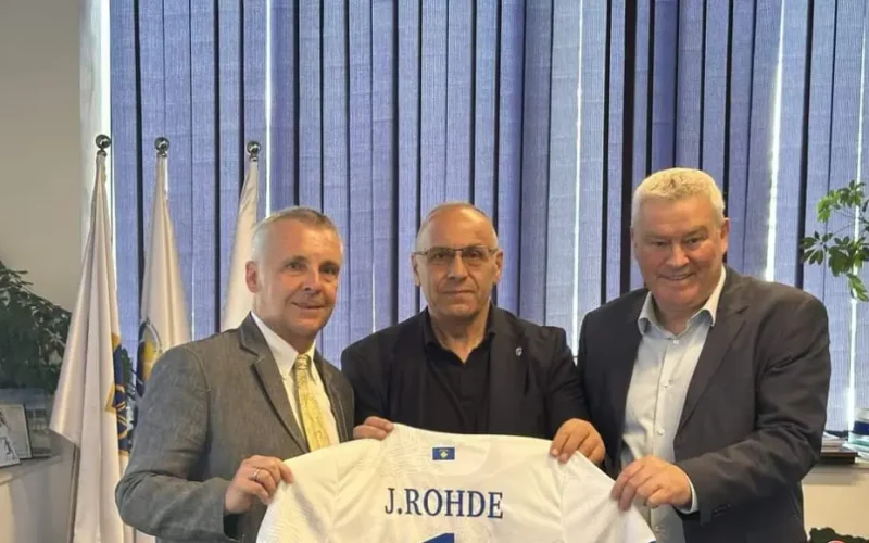 I pari i futbollit kosovar, Agim Ademi mirëpret në takim ambasadorin gjerman Rohde