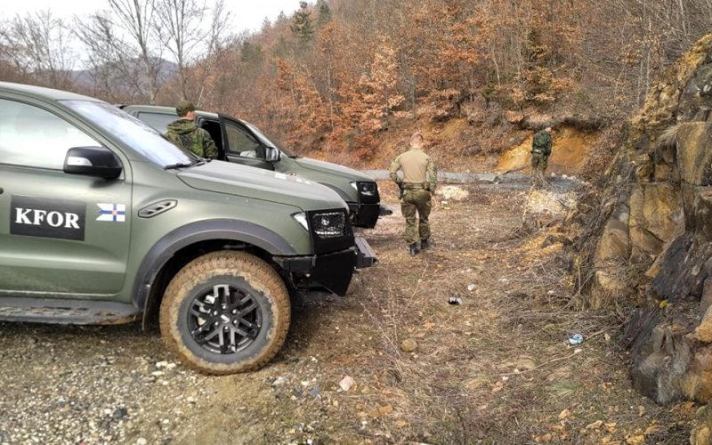 Ushtarët finlandezë të KFOR-it kryen patrullë rutinore në veri: Analizim i kushteve aktuale të rrugëve dhe urave