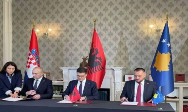 Kosova, Shqipëria e Kroacia nënshkruajnë memorandum mbi aleancën e përbashkët ushtarake