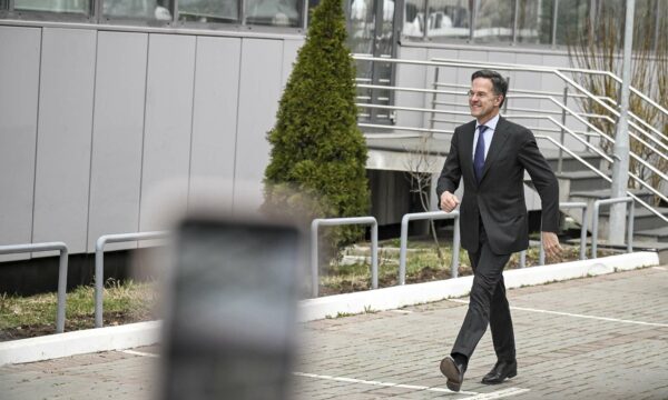 Reuters për vizitën e Rutte: Nxiti Kosovën dhe Serbinë të përshpejtojnë dialogun dhe të normalizojnë marrëdhëniet