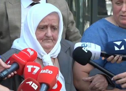 Dënimi i Pleskoviqit për krime lufte, nëna e viktimave: M’i ka mytë dy djem, 29 vjet i kanë pasë, pak janë 15 vjet