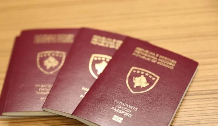 Mori 100$ ryshfet, dënohet me 10.000€ gjobë e 2 vjet burgim me kusht