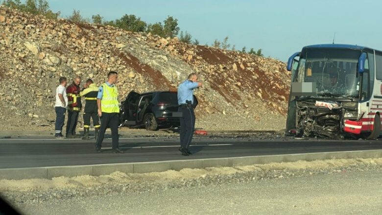 Kompania e transportit ngushëllon familjen e të riut që vdiq në Klinë, thotë se shoferi i tyre e pasagjerët janë mirë