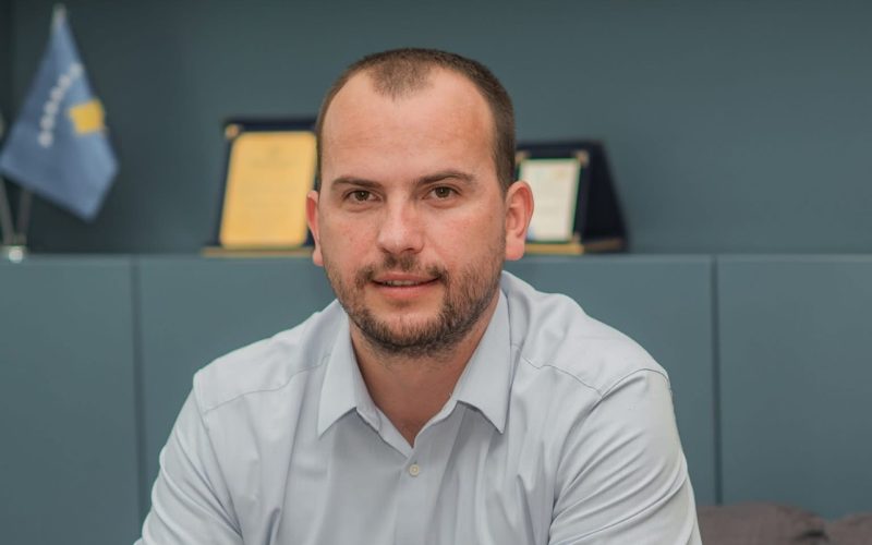 Qëndron Kastrati rikthehet të kandidojë për Kamenicën, synon fitore