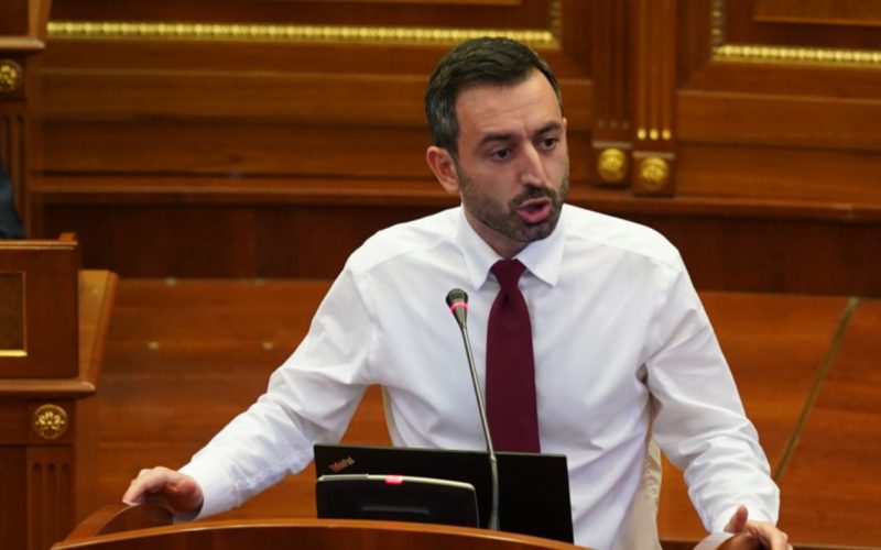 Festë në mediet e Vuçiqit me artikullin e Dimal Bashës: “Si Prokuroria jonë, UÇK u krijua me para të drogës”