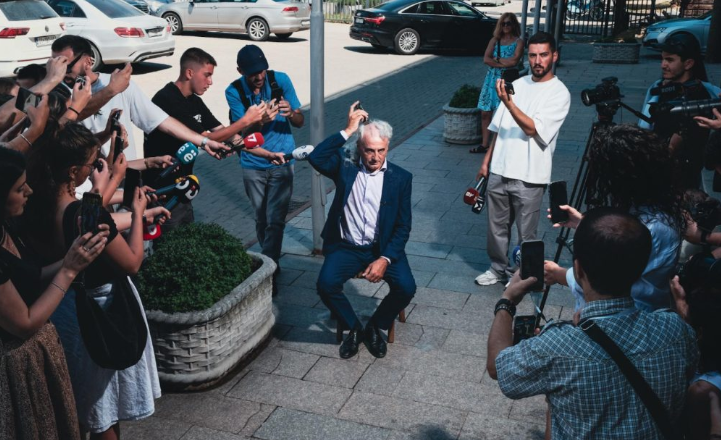 Koci i zhgënjyer me deputetët, thotë se Kosova nuk shpëton pa u larguar shumica e tyre