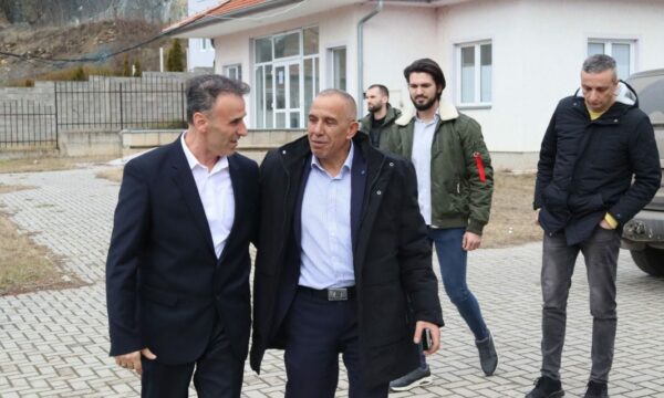 Serbët rikthyen komunat veriore