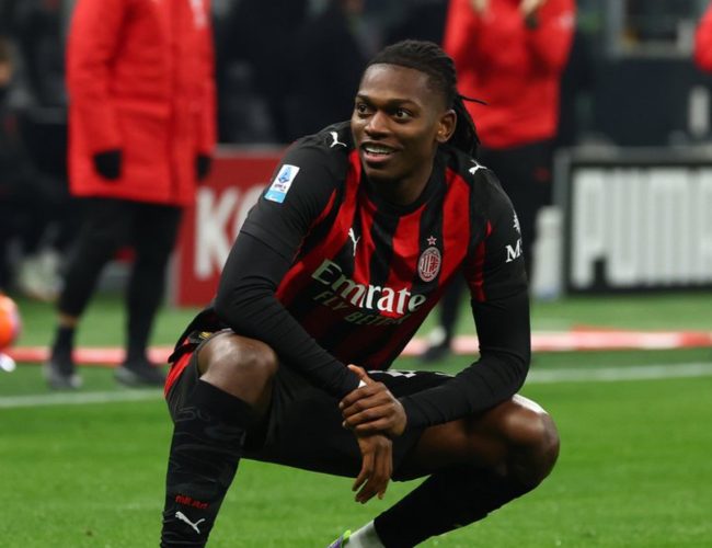 Milani kryesues, përkundër insistimit të VAR-it