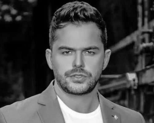 Nga “Valle kosovare” te “Kush të ndau prej meje” – këngët hit që Shpat Kasapi la pas me shkuarjen e tij të hershme në amshim