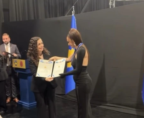 Presidentja Osmani dekoron me mirënjohje presidenciale Adelina Ismailin