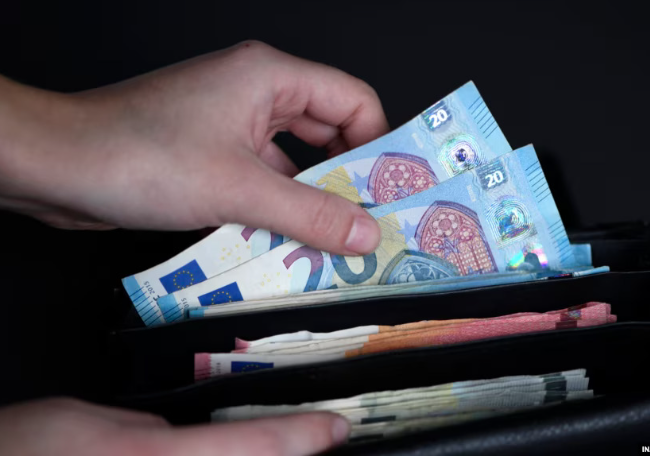 Qeveria shpërndanë 100€ për grupin e dytë të studentëve