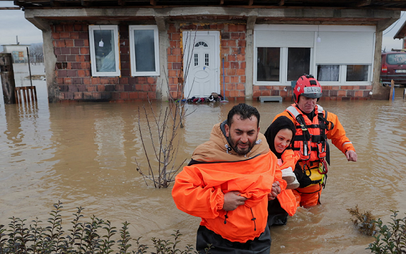 The Guardian shkruan për përmbytjet në Kosovë: Bllokuan njerëzit nëpër shtëpi dhe ndërprenë furnizimin me ujë