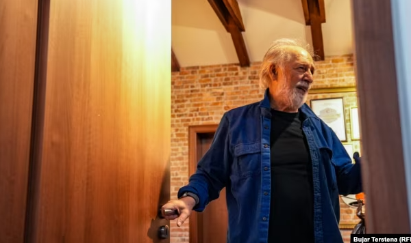 Intervistë, Isa Qosja: Politikanët, aktorë të shkëlqyeshëm