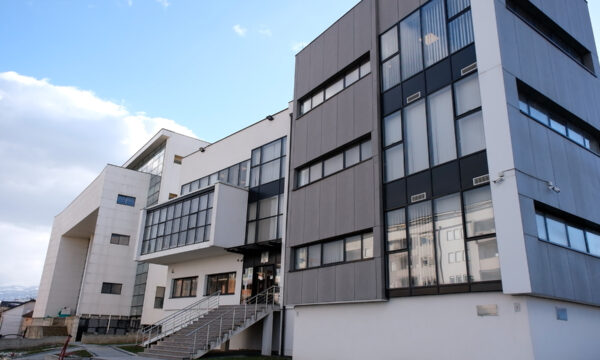 Nëntë kryesues ndalohen për falsifikim të rezultateve në Rahovec, prokuroria kërkon paraburgim për ta