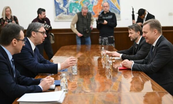 Vuçiq i ankohet Sorensenit për aleancën ushtarake Kosovë – Shqipëri – Kroaci