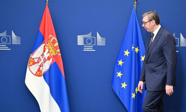 Vuçiq i gatshëm për BE, madje pa veto