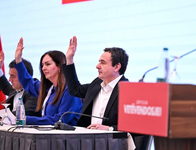 VV dërgon në Kushtetuese dekretin e presidentes për shpërndarjen e Kuvendit