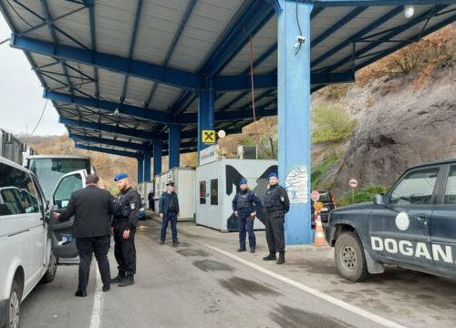 QKMK: Është bllokuar qarkullimi i automjeteve në dalje të pikëkalimit kufitar me Serbinë në Jarinjë