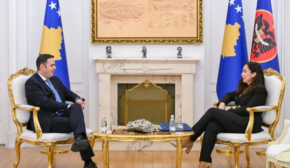 Flaka Surroi: Rikthimi i Osmani në LDK rrezikon postin e Abdixhikut në parti