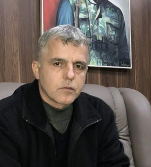 Klinaku pas postimit për Thaçin, thotë se nuk e pati për deputetin Geci