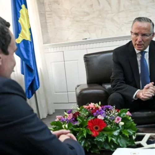 Kurti i shkruan Bedri Hamzës, por thotë se oferta që kishte për LDK-në nuk vlen për PDK-në