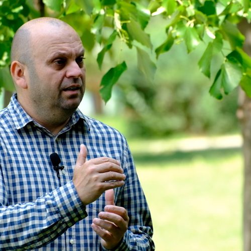 Mushkolaj i reagon Vjosa Osmanit: Ligjëratë nga shkatërruesja e LDK-së