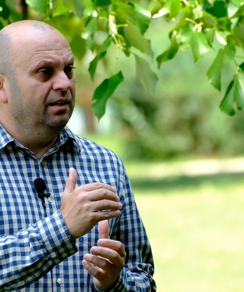 Mushkolaj i reagon Vjosa Osmanit: Ligjëratë nga shkatërruesja e LDK-së