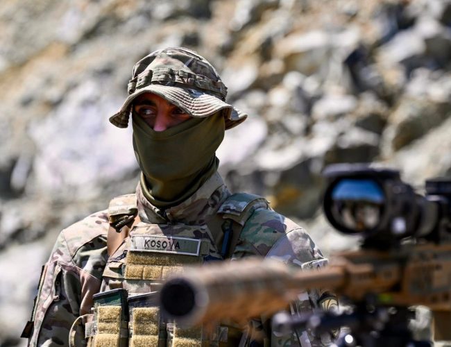 Albulena Haxhiu autorizon dërgimin e FSK-së në Gaza