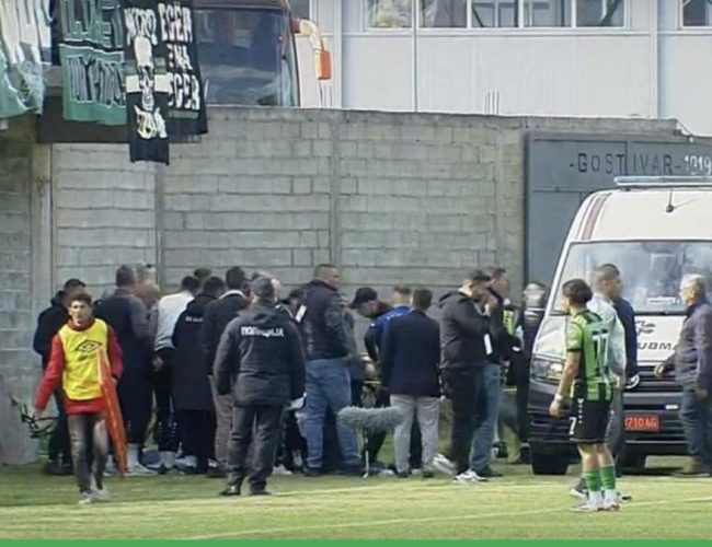 Tifozi i skuadrës shqiptare në Maqedoninë e Veriut bie nga tribunat