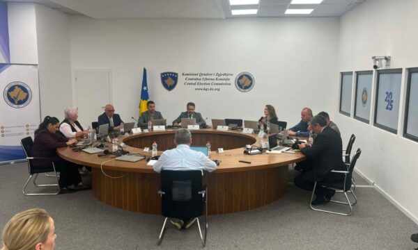 KQZ certifikon 902 kandidatë të 21 subjekteve politike për zgjedhjet e 7 qershorit