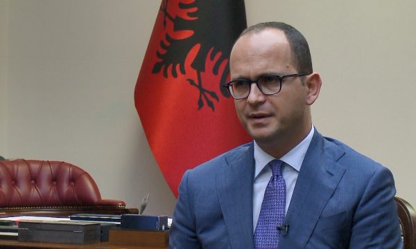 Bushati për protestat në Tiranë: Shqipëria e Re kapitull i pashmangshëm që duhet përqafuar