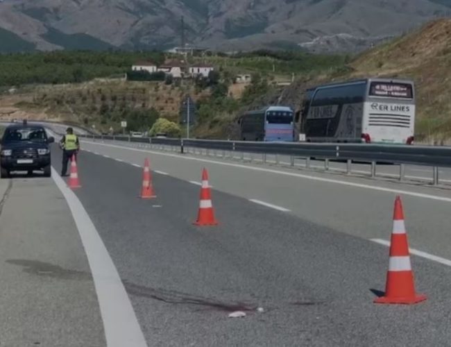 E rëndë: Vdes kosovari i aksidentuar në Rrugën e Kombit, shoferja e dyshuar nga Kosova
