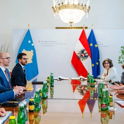 Kosova dhe Austria thellojnë bashkëpunimin dypalësh dhe mbajnë konsultime politike në Vjenë