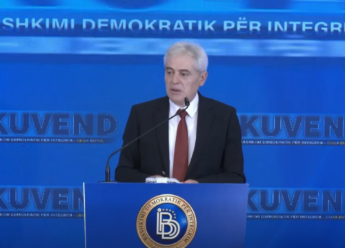 Kosovarët që protestojnë për Zvërnecin, Ali Ahmeti: Me dhimbje po i përcjelli, Shqipëria strehoi Kosovën gjatë luftës