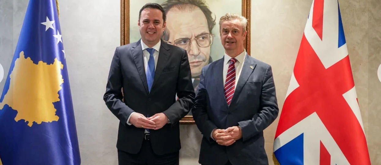 Abdixhiku takon ambasadorin britanik, flasin për zhvillimet politike dhe konstituimin e institucioneve