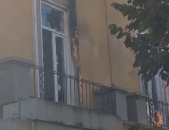Përshkallëzohet protesta e studentëve në Tiranë, i vihet flaka Ministrisë së Arsimit